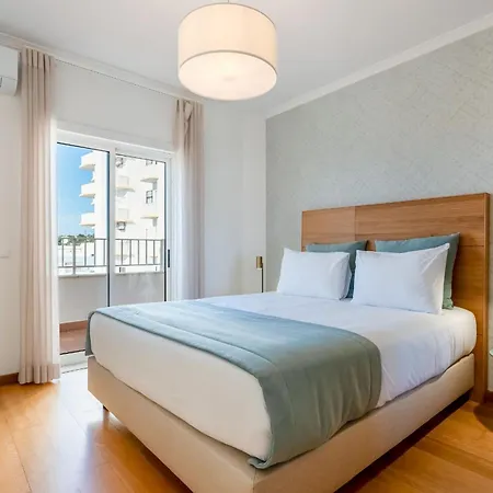 Ocean View 2 Bdr Flat With Balcony By Lovelystay Apartment