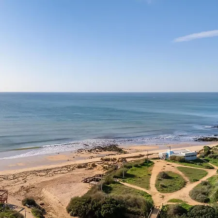 Ocean View 2 Bdr Flat With Balcony By Lovelystay