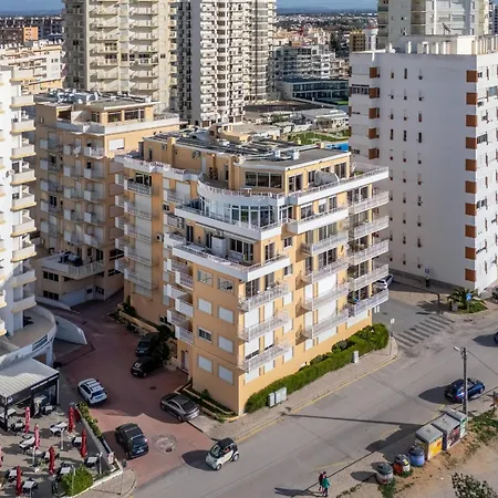 Ocean View 2 Bdr Flat With Balcony By Lovelystay شقة