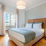 Ocean View 2 Bdr Flat With Balcony By Lovelystay شقة