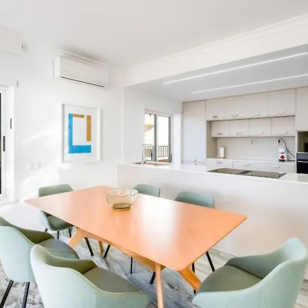 Апартаменты Ocean View 2 Bdr Flat With Balcony By Lovelystay Армасан-де-Пера