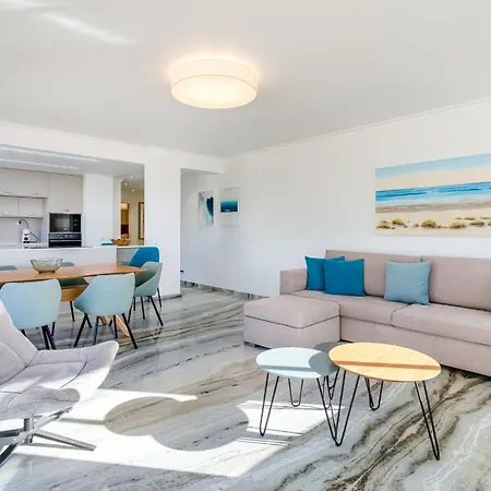 Апартаменты Ocean View 2 Bdr Flat With Balcony By Lovelystay