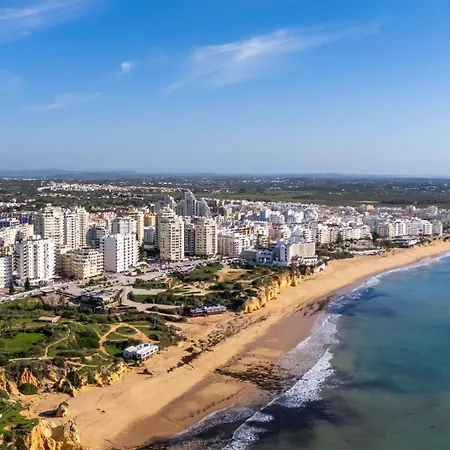 Ocean View 2 Bdr Flat With Balcony By Lovelystay *