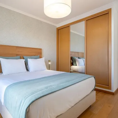 Апартаменты Ocean View 2 Bdr Flat With Balcony By Lovelystay