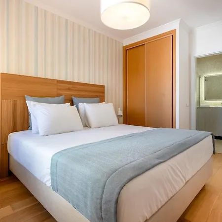 Ocean View 2 Bdr Flat With Balcony By Lovelystay *