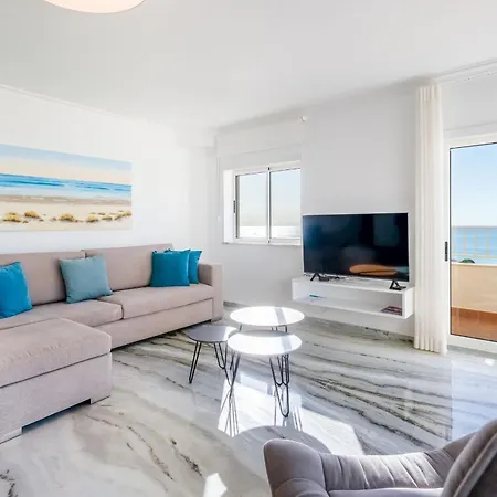 Апартаменты Ocean View 2 Bdr Flat With Balcony By Lovelystay