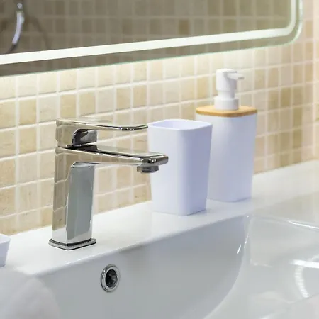 Ocean View 2 Bdr Flat With Balcony By Lovelystay