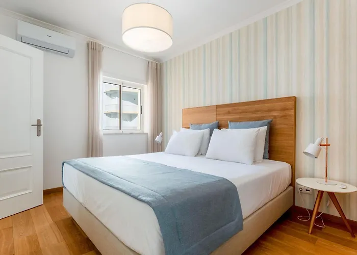 Ocean View 2 Bdr Flat With Balcony By Lovelystay *